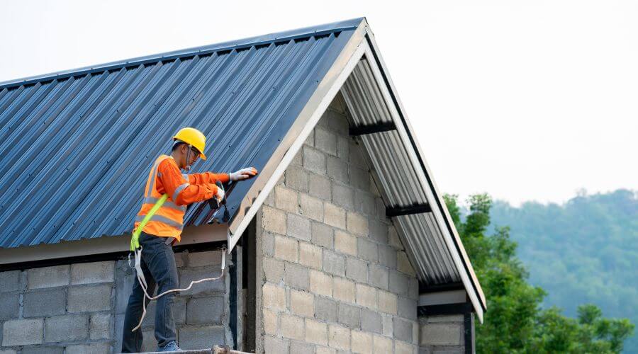 Expert Emergency Roof Repairs services in Larimore, ND